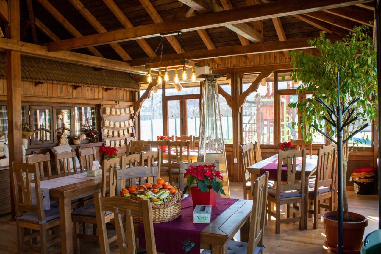 La Casute Hotel Capatineni-Paminteni Bagian luar foto