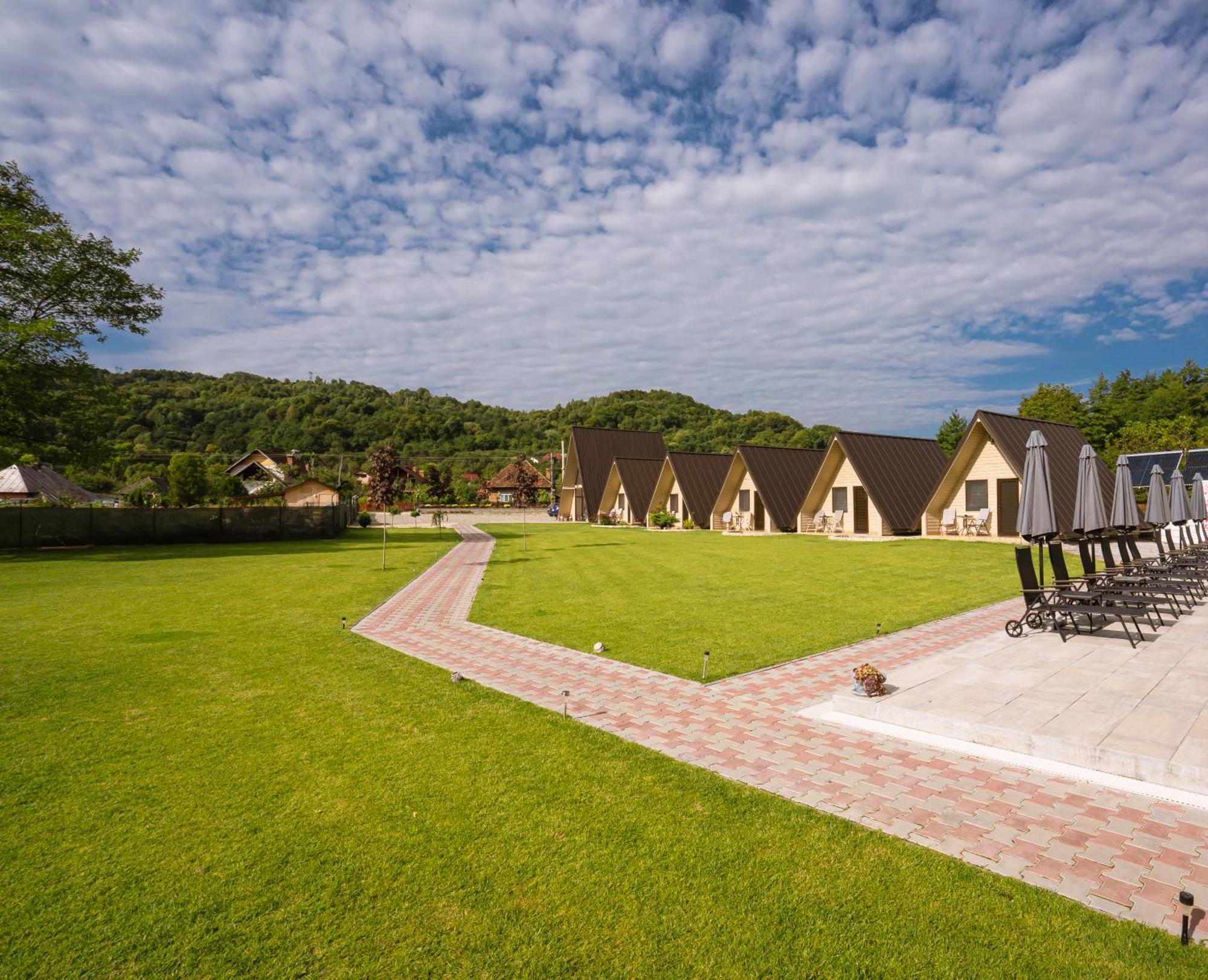 La Casute Hotel Capatineni-Paminteni Bagian luar foto